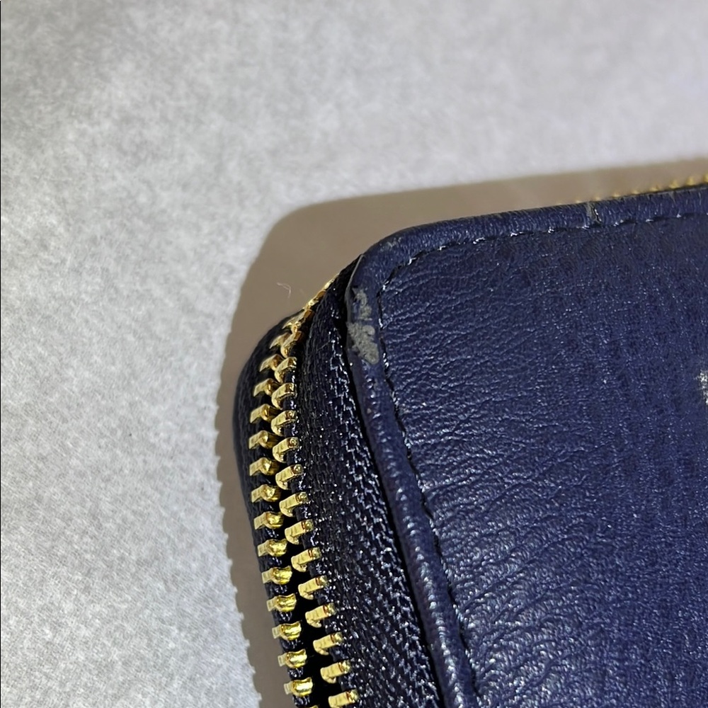 Steve Madden Blue Wallet Sleek Textured Design - Picture 8 of 8